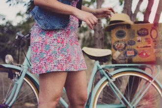 Kleid Jeansjacke Blumen