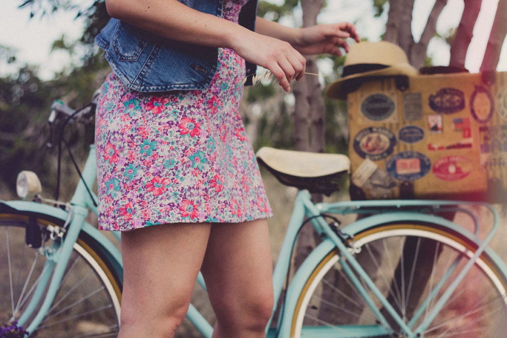 jeansweste kleid blumen fahrrad