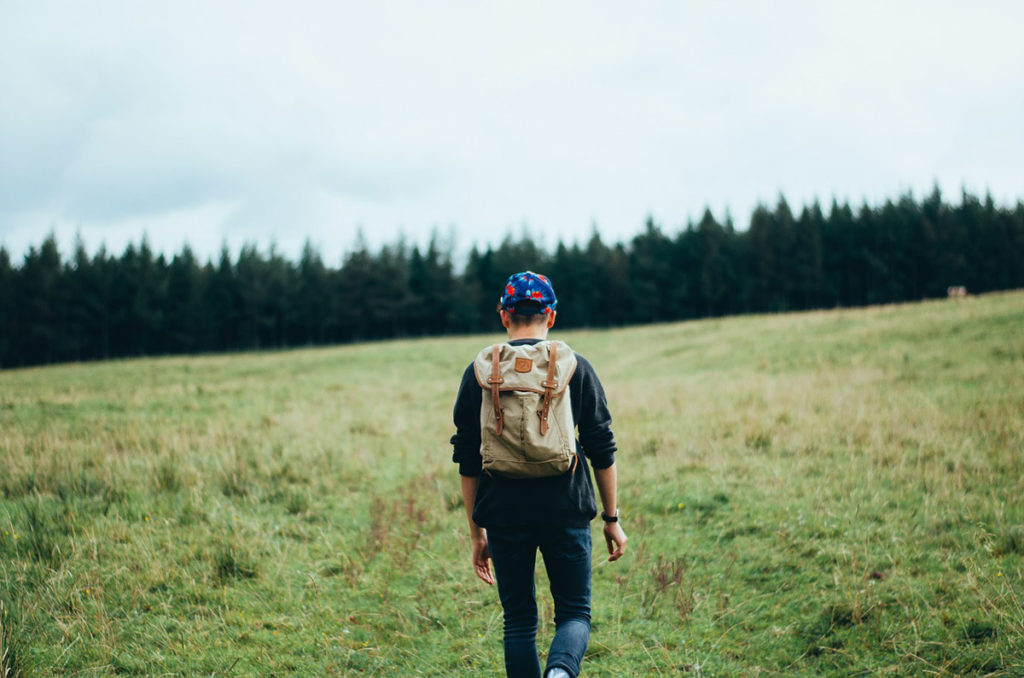 rucksack wandern jeansjacke hoodie