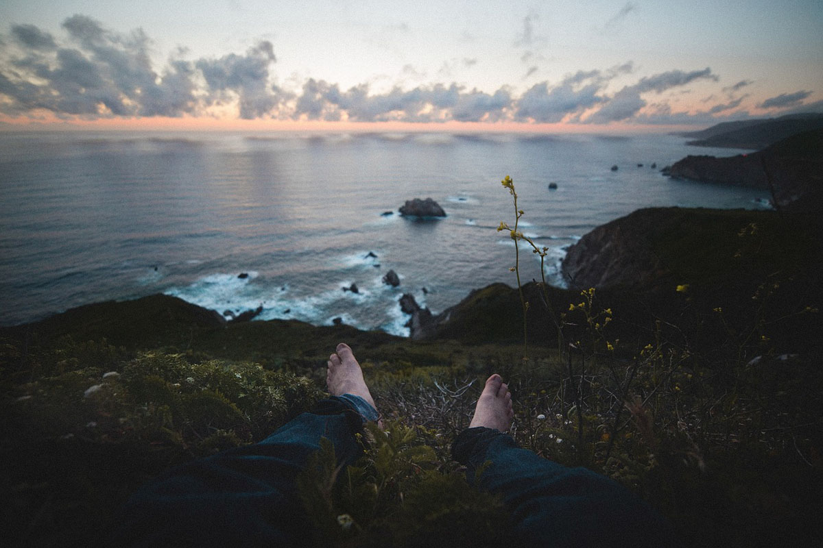 wander füße jeanshose aussicht